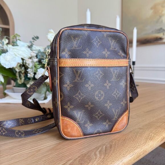 ✅AUTHENTIC✅LOUIS VUITTON DANUBE CROSSBODY Bag - Picture 13 of 14